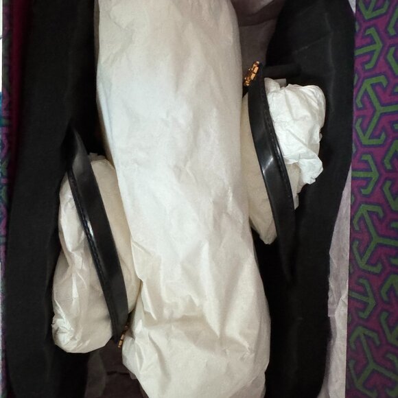 Tory Burch Kira Black Flip Flops w/Gold Double T Logo Size 6 New with Box - Picture 10 of 12